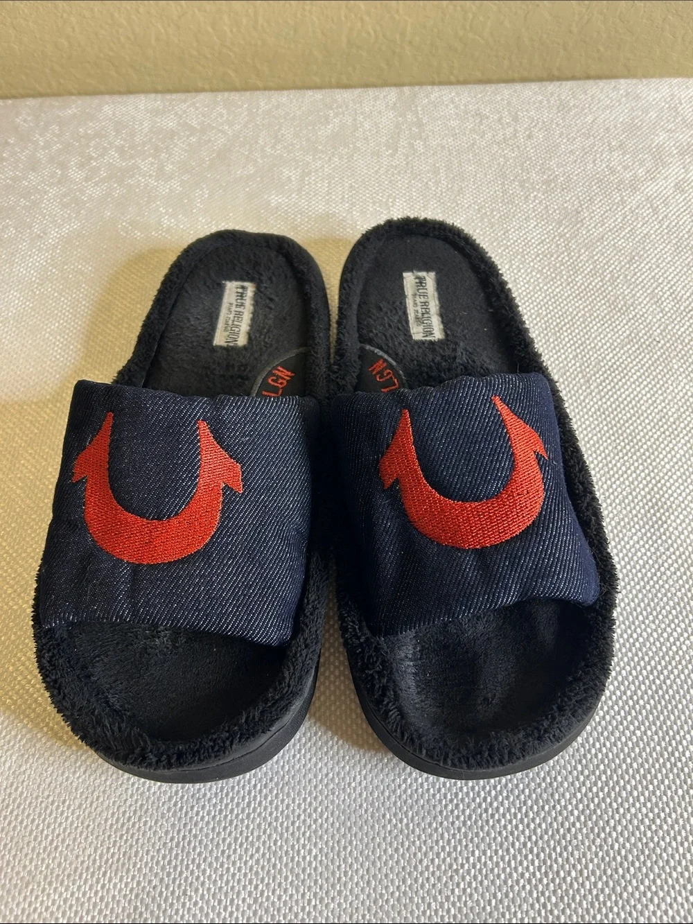 Men’s True Religion Slippers Slides  Size M (9-10)